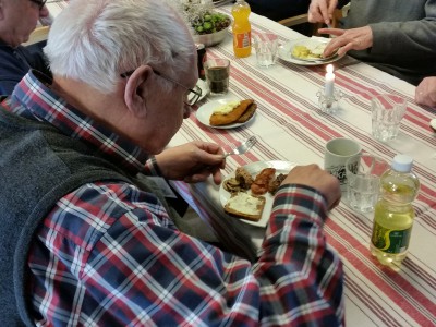 Thorkild nyder sin frokost